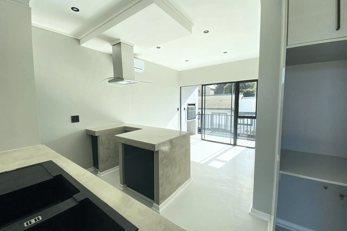 Image 4 of 6