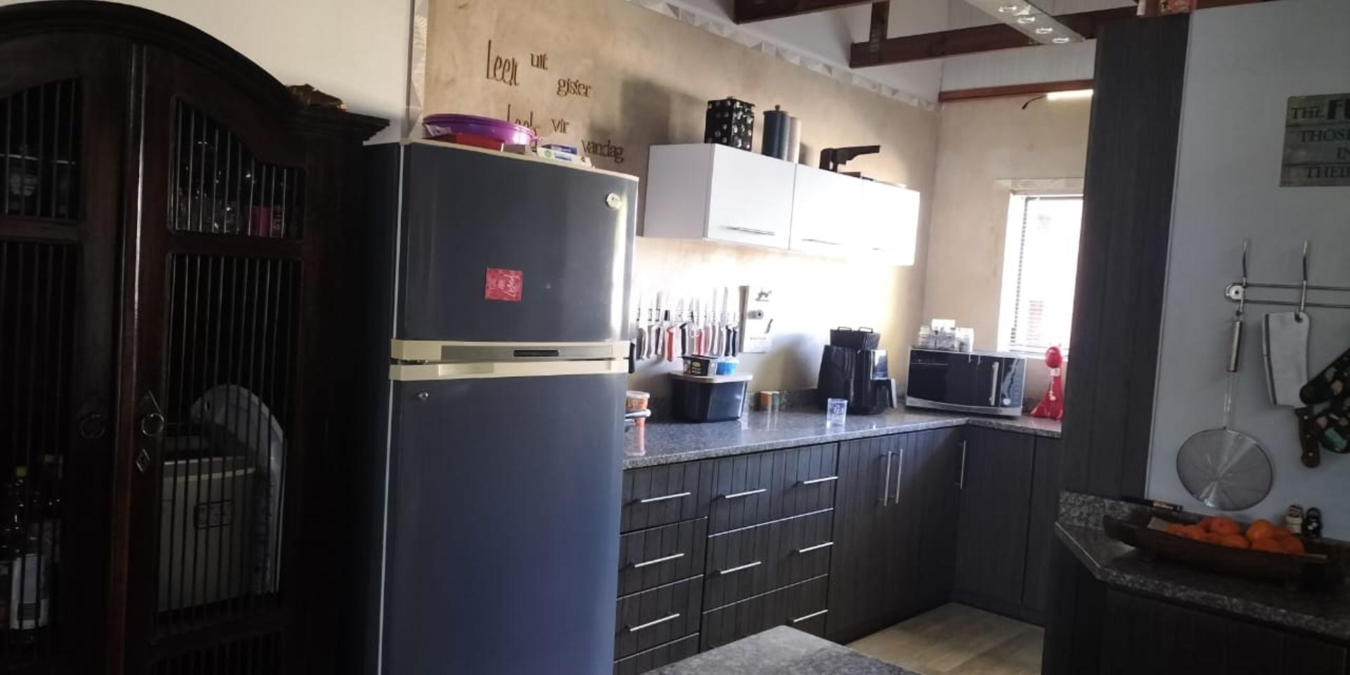 Image 2 of 6