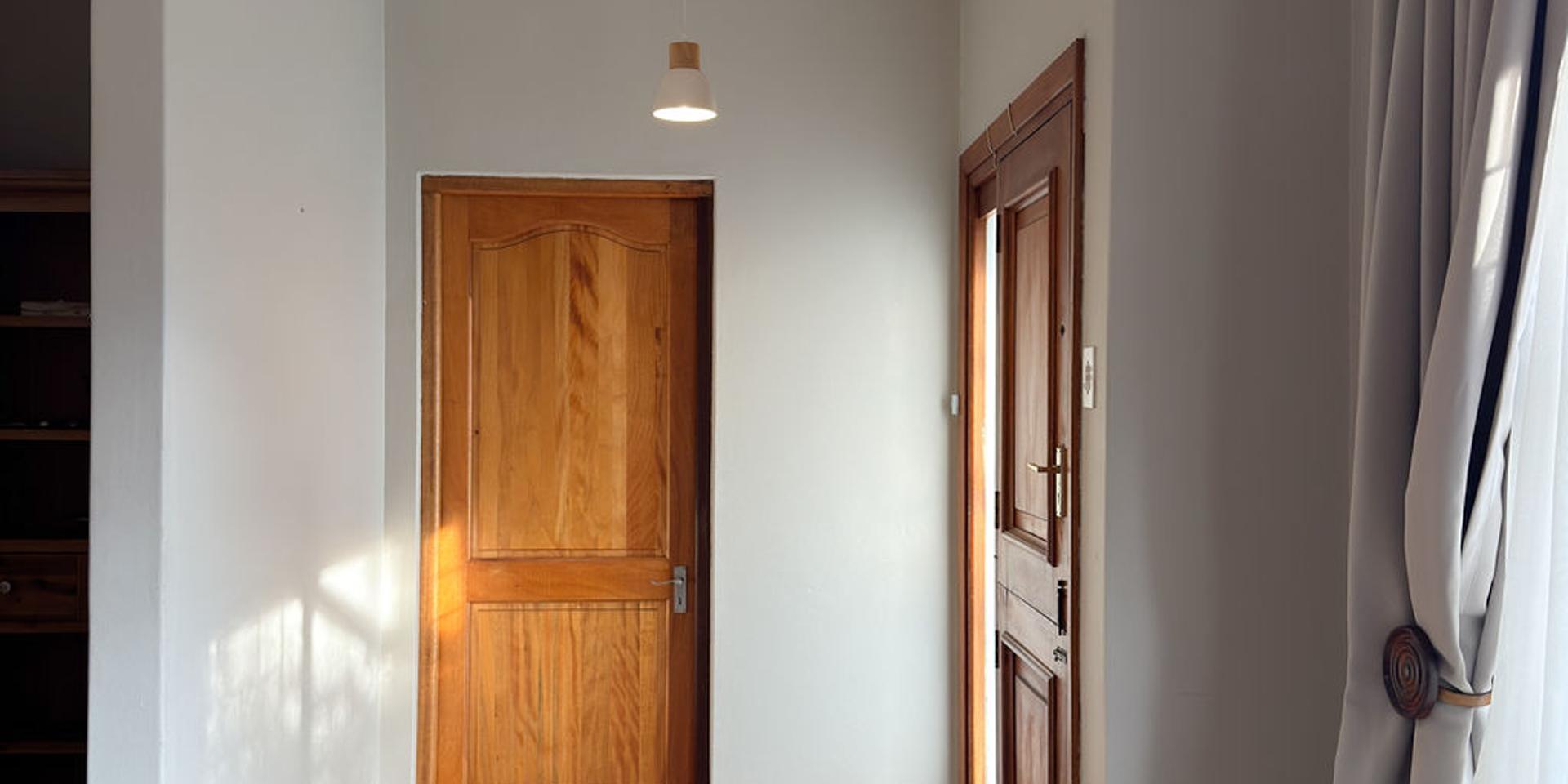 Image 3 of 6