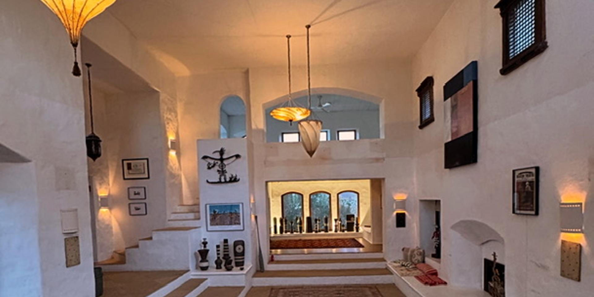 Image 2 of 6