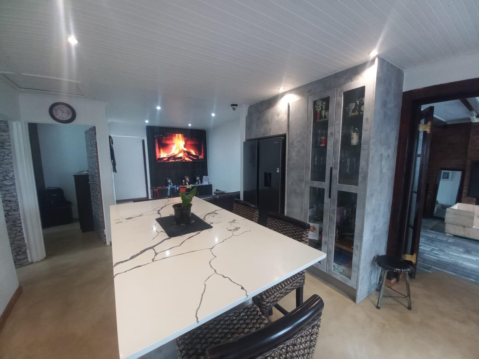 Image 4 of 6