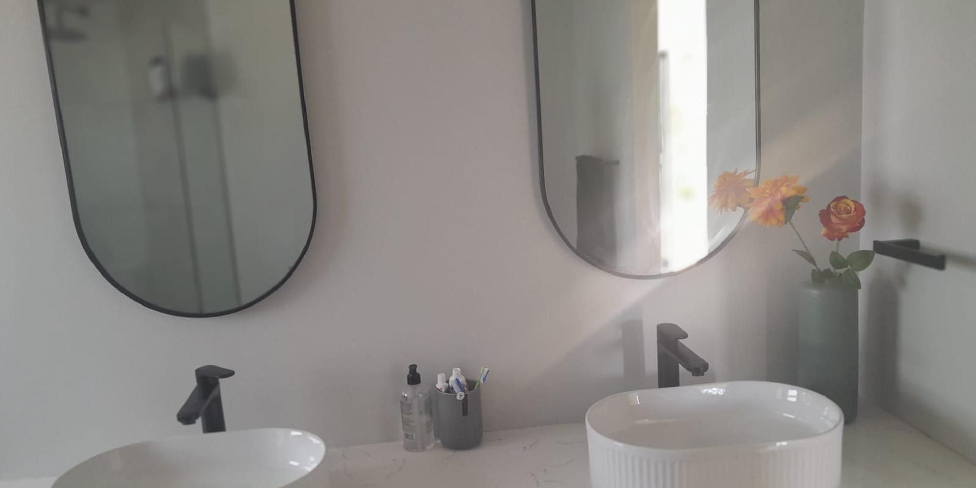 Image 3 of 6