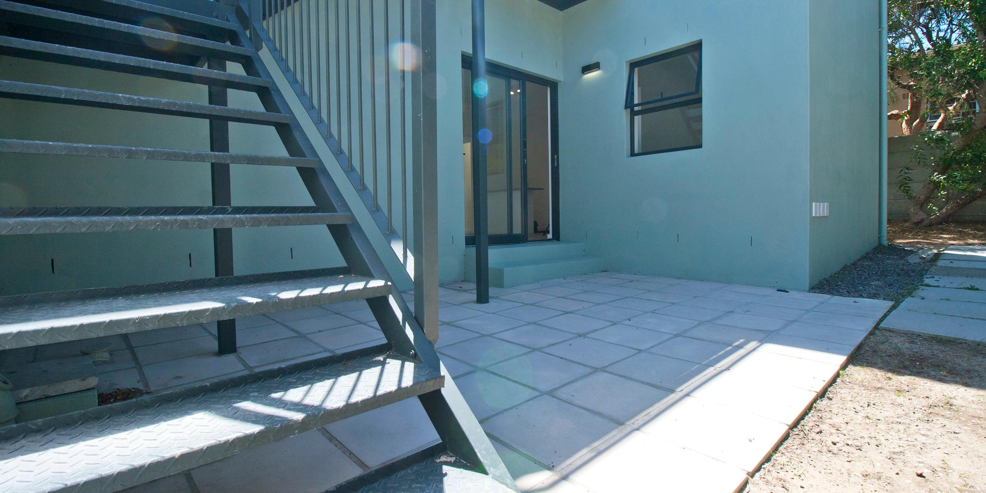 Image 2 of 6