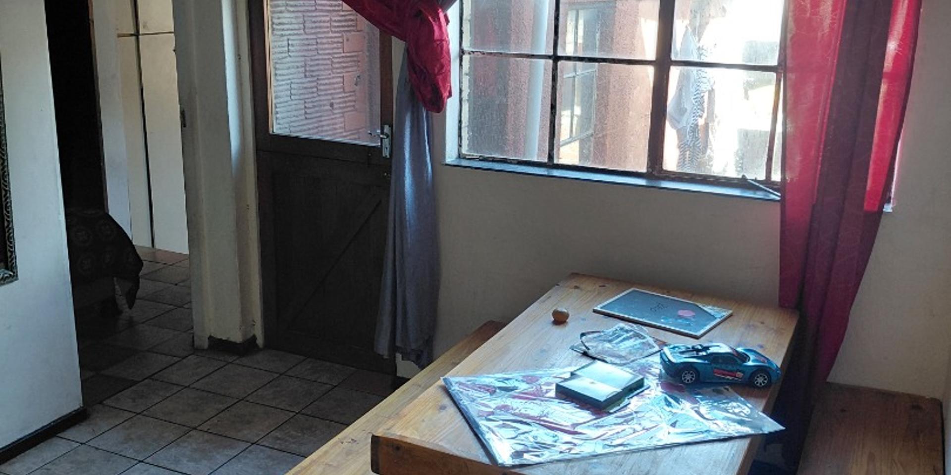 Image 4 of 6