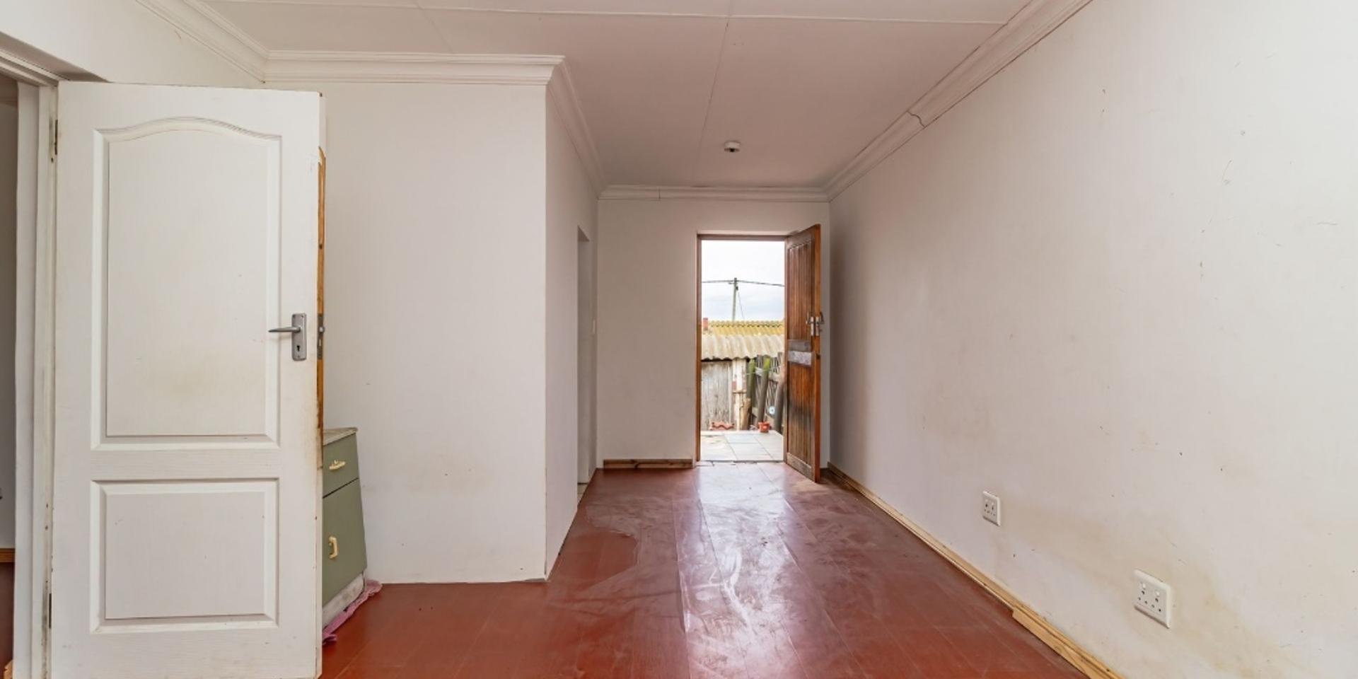 Image 3 of 6
