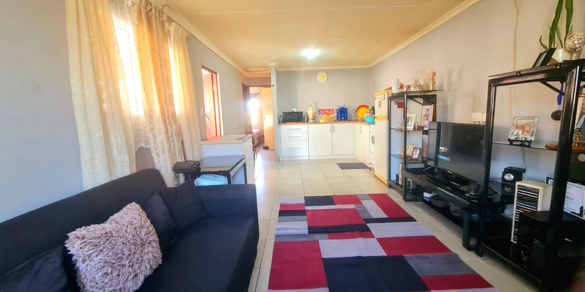 Image 4 of 6