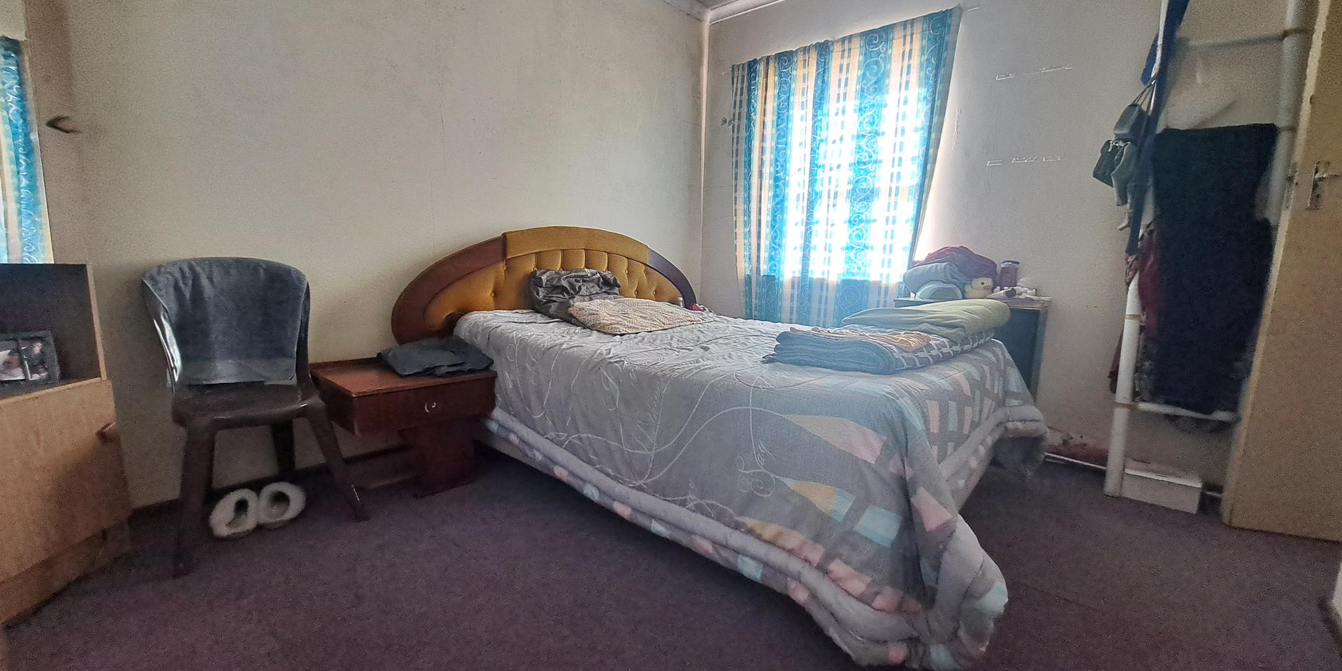 Image 4 of 6