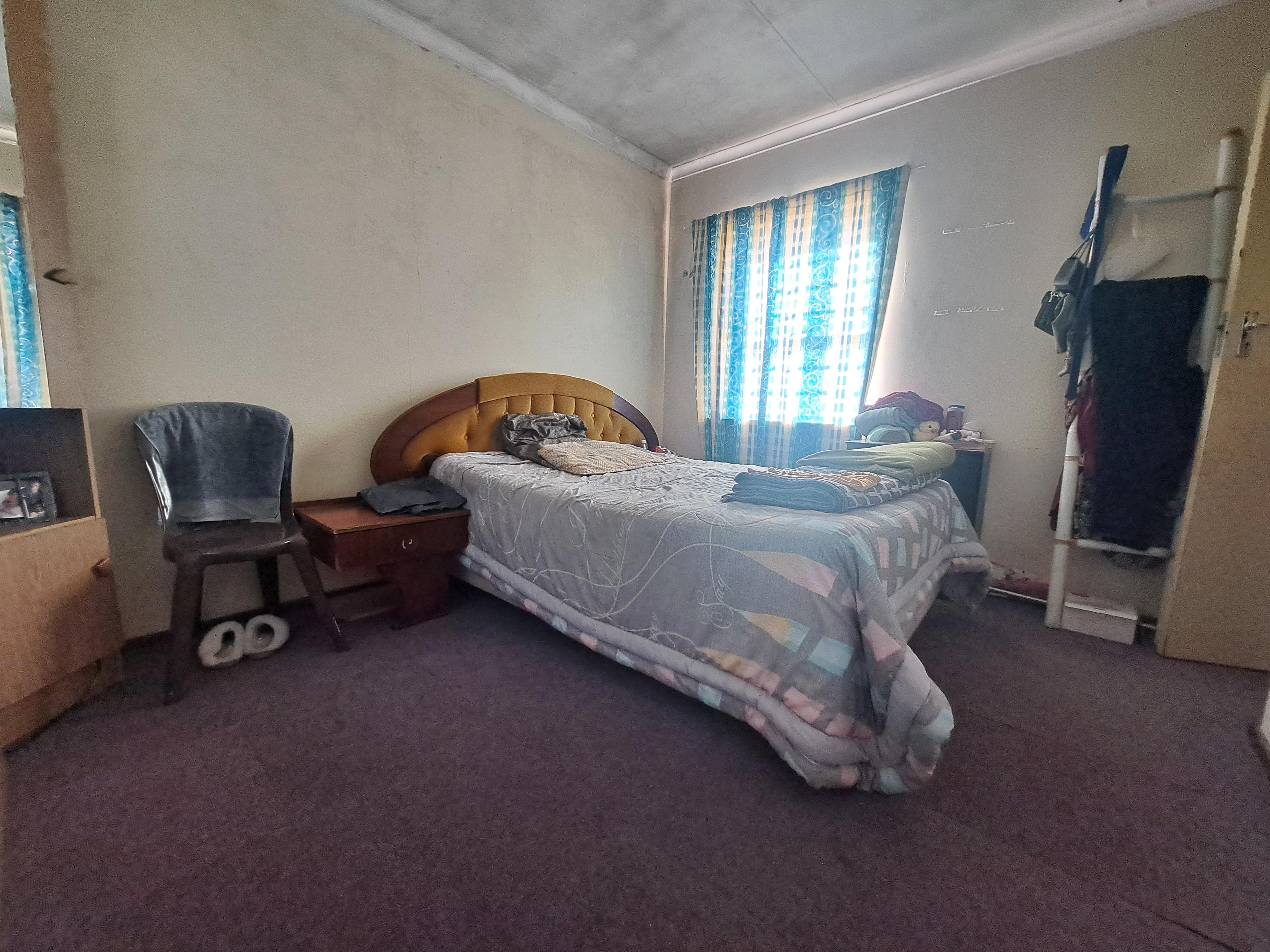Image 4 of 6
