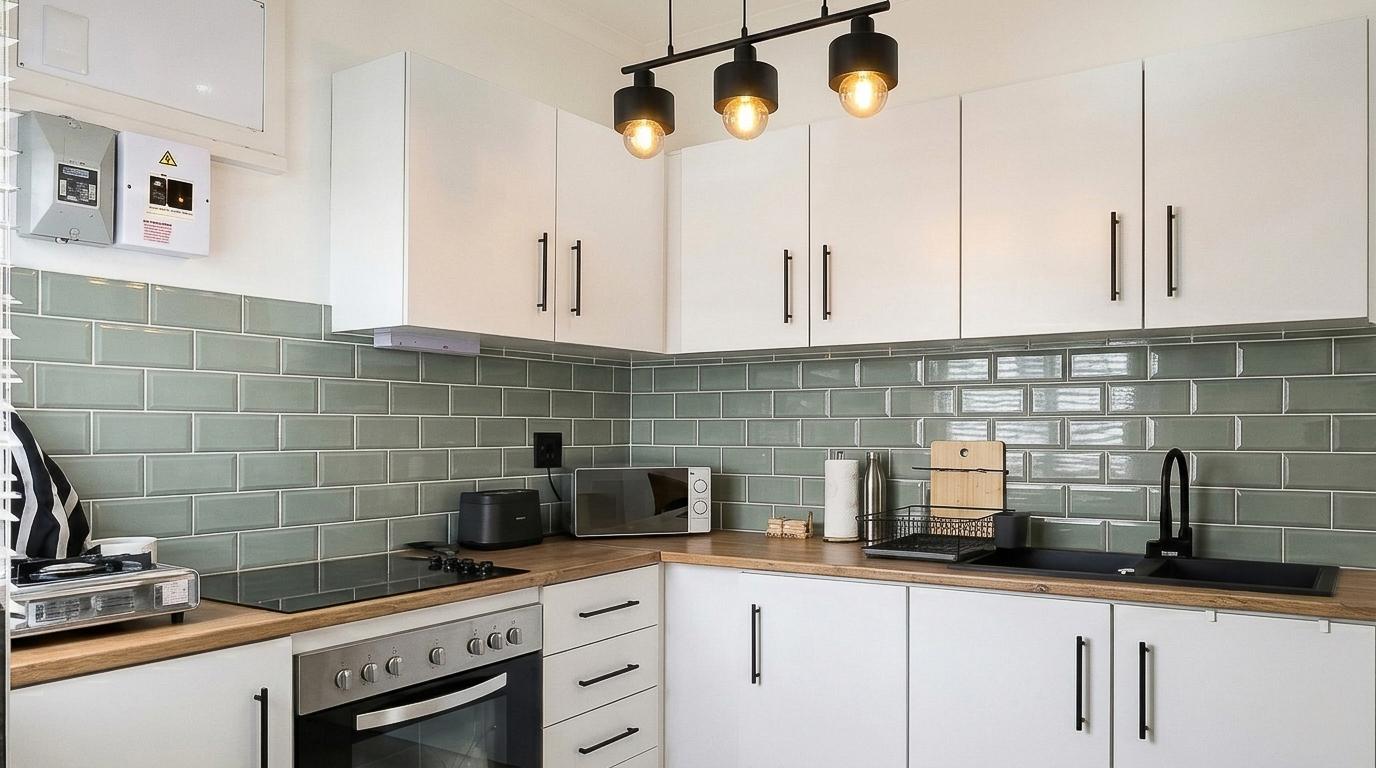 Image 2 of 6
