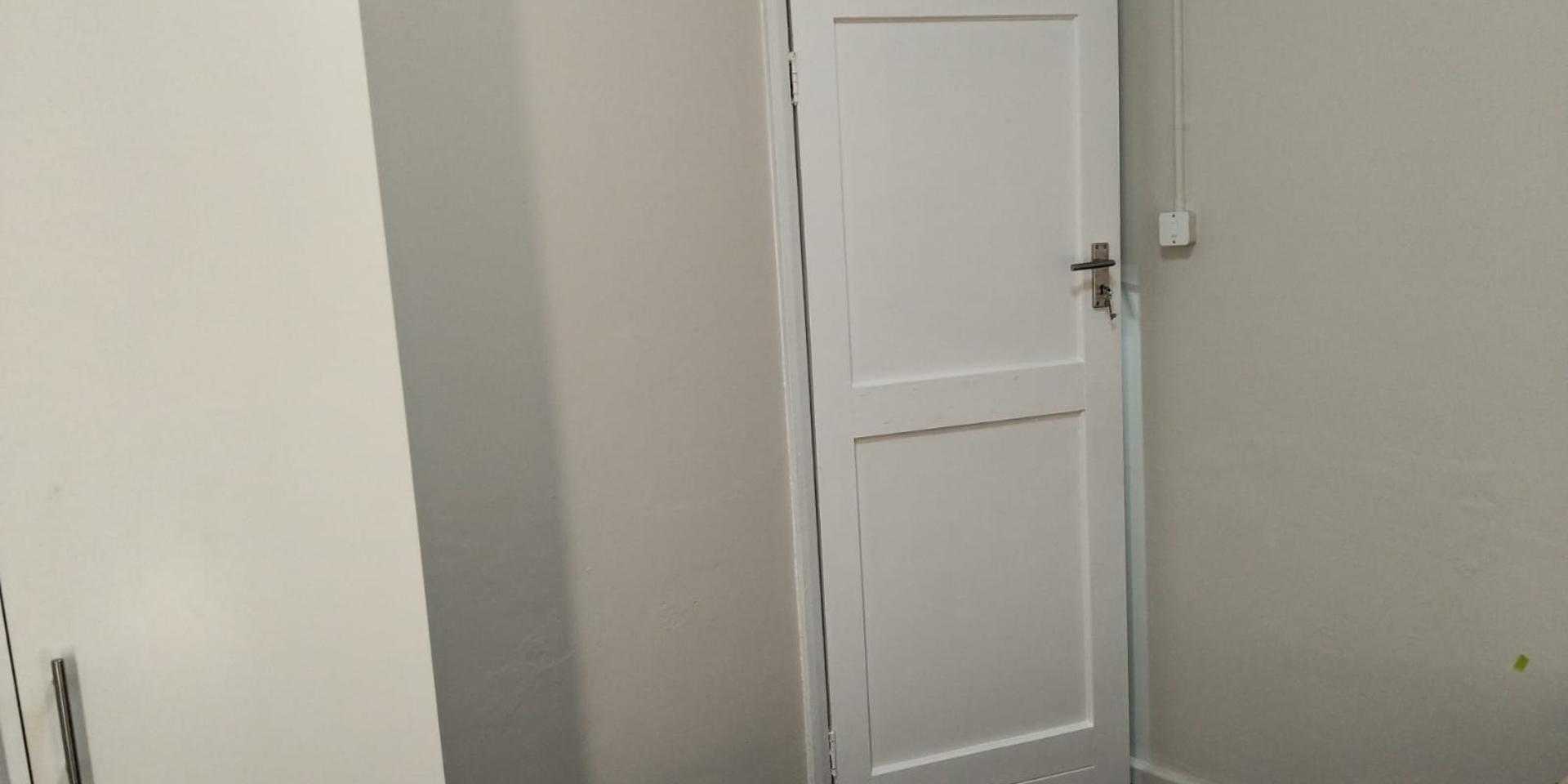 Image 4 of 6