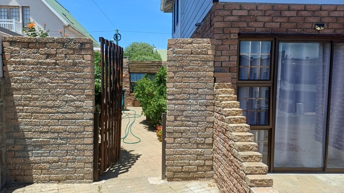 Image 3 of 6