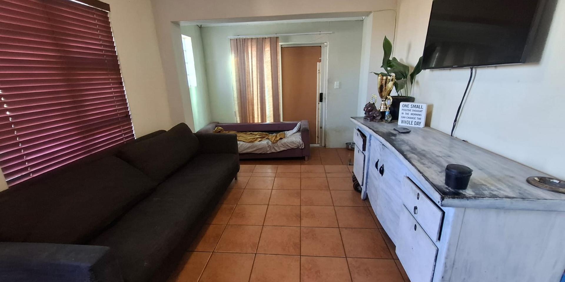 Image 4 of 6