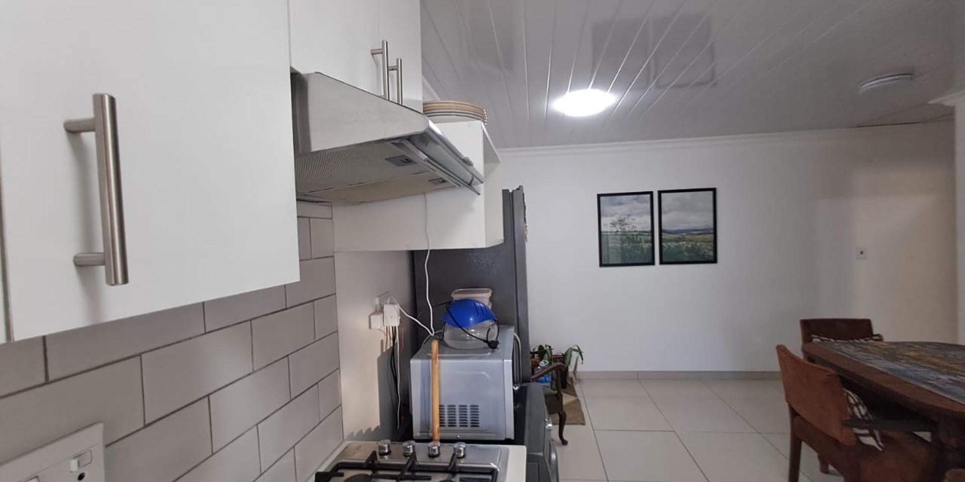 Image 4 of 6
