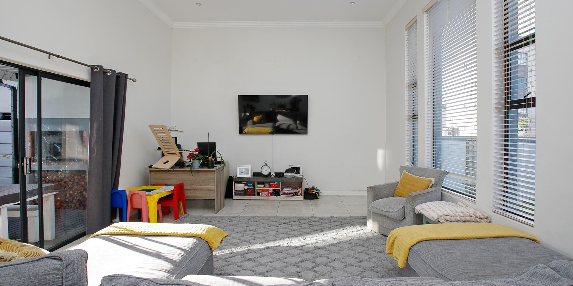 Image 2 of 6