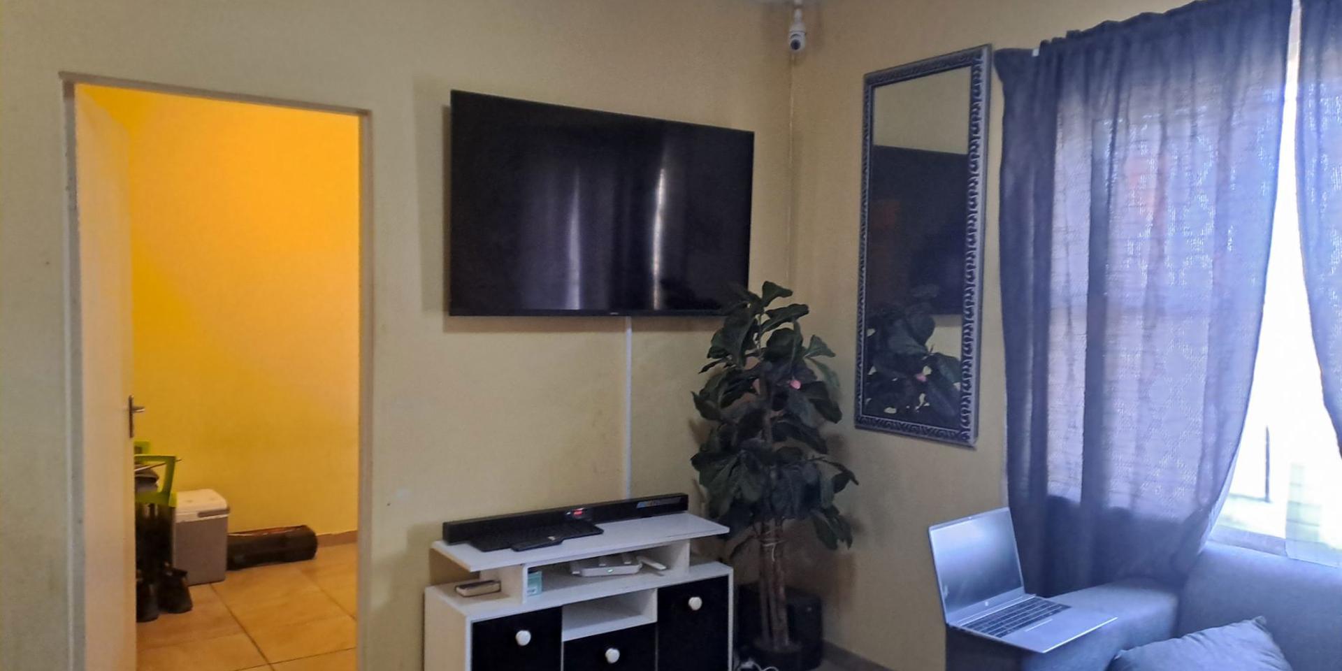 Image 4 of 6
