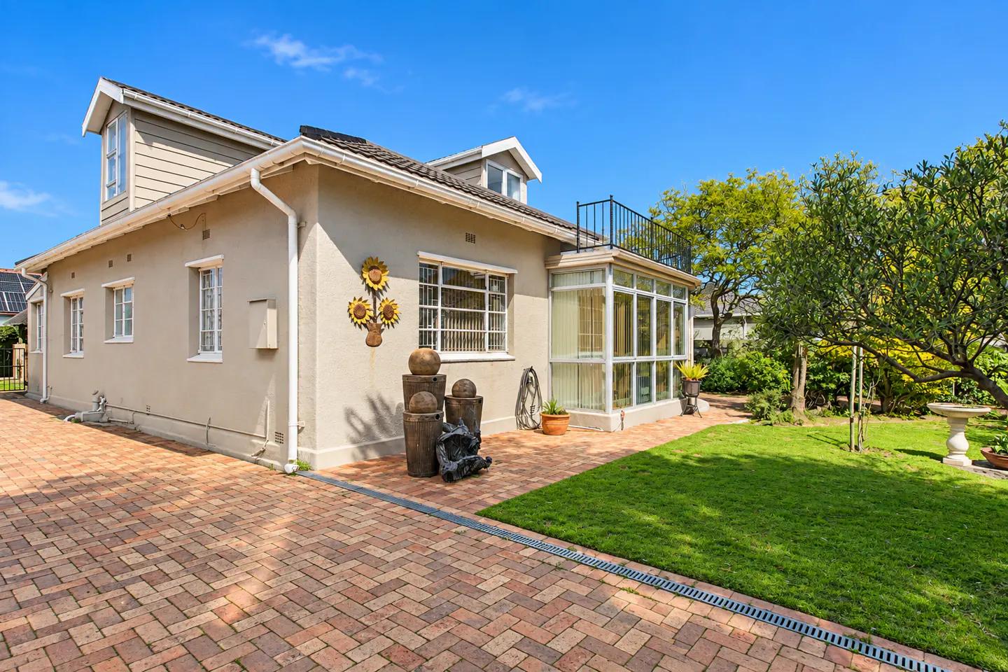Image 4 of 6