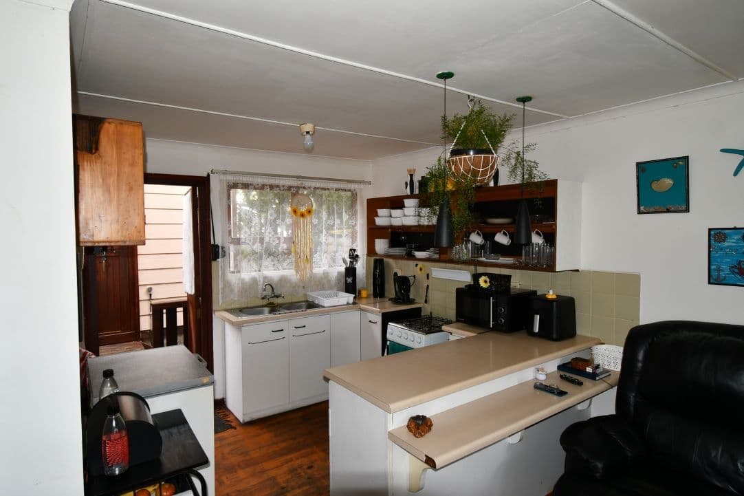 Image 3 of 6
