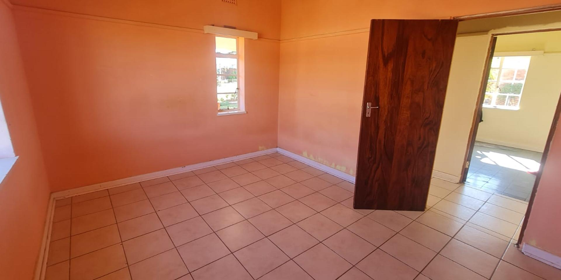 Image 2 of 6