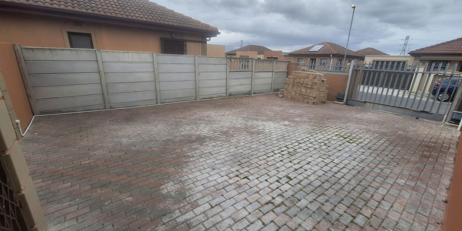 Image 4 of 6