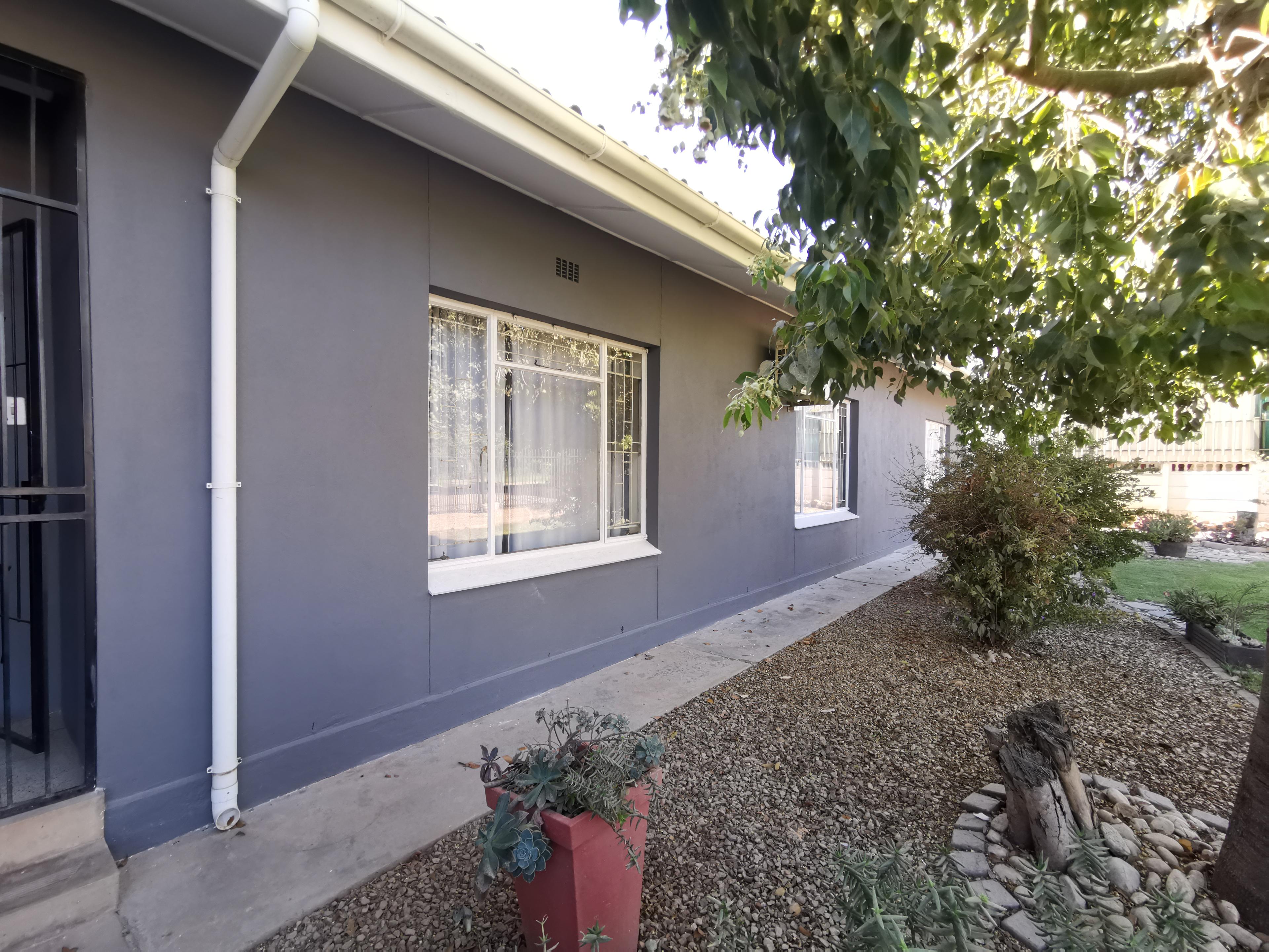Image 4 of 6