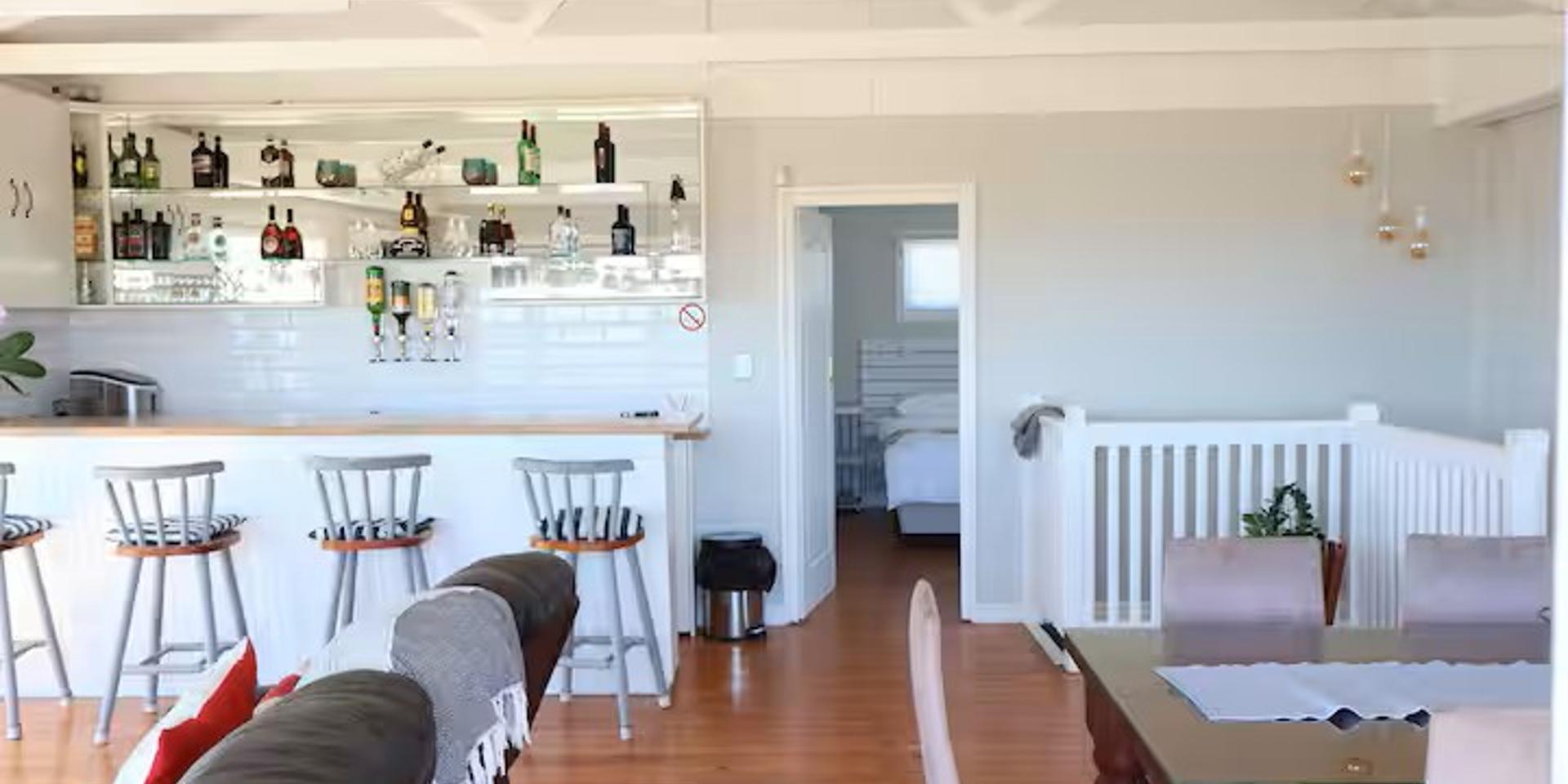 Image 2 of 6