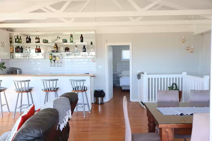 Image 2 of 6