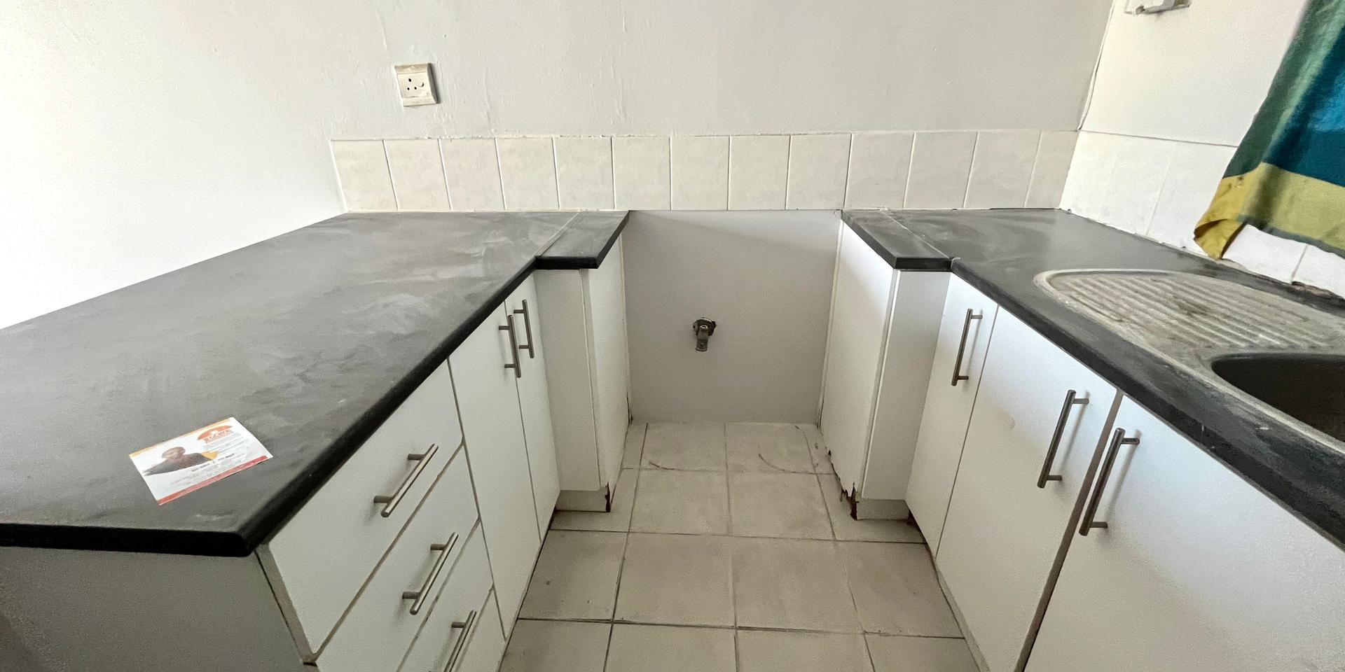 Image 4 of 6