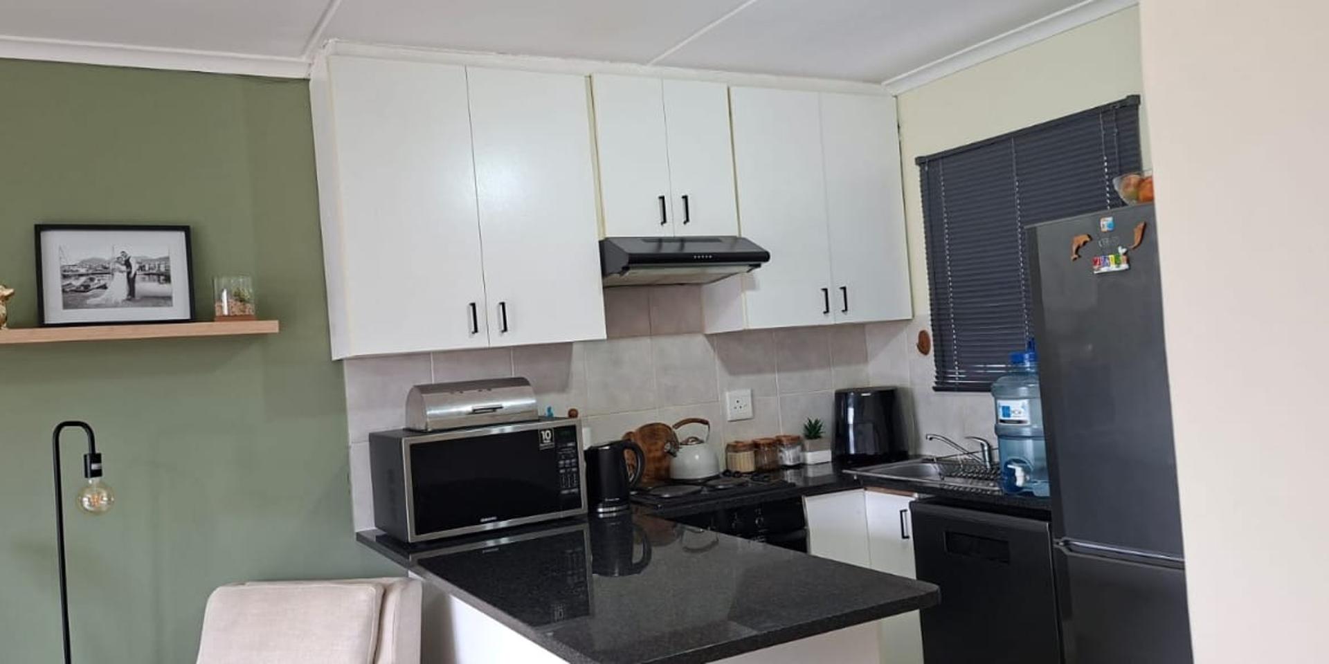 Image 4 of 6