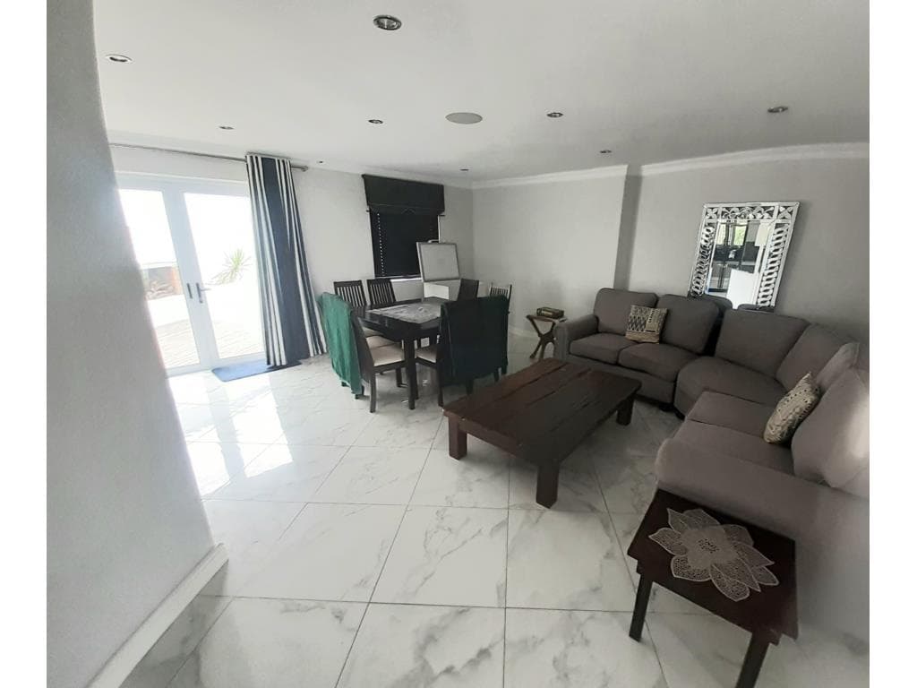Image 4 of 6