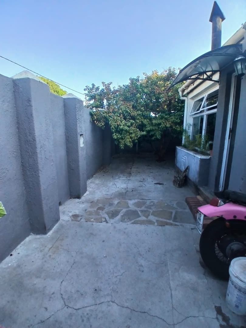 Image 2 of 6