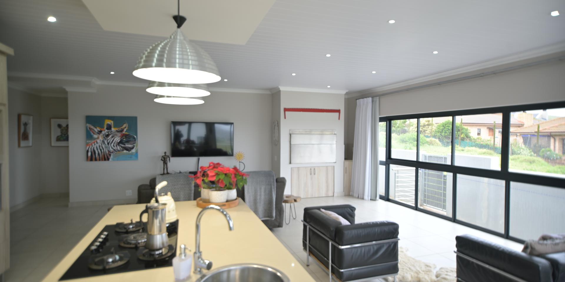 Image 2 of 6