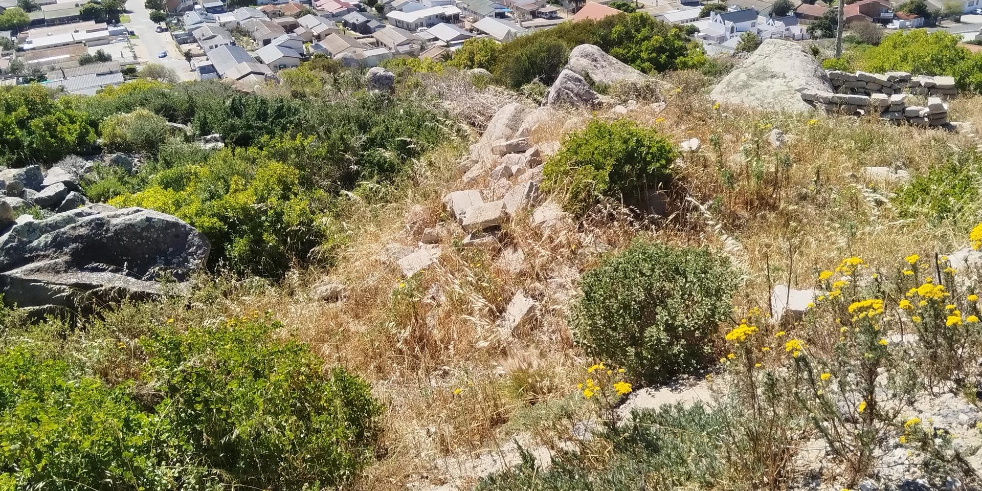 Image 2 of 6