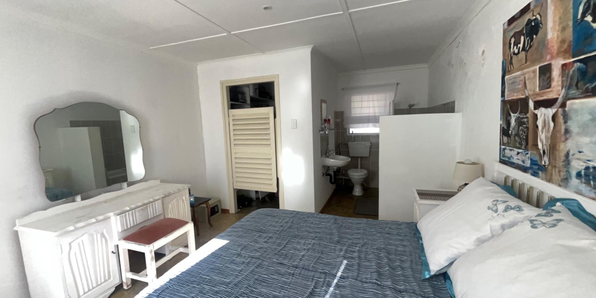 Image 4 of 6