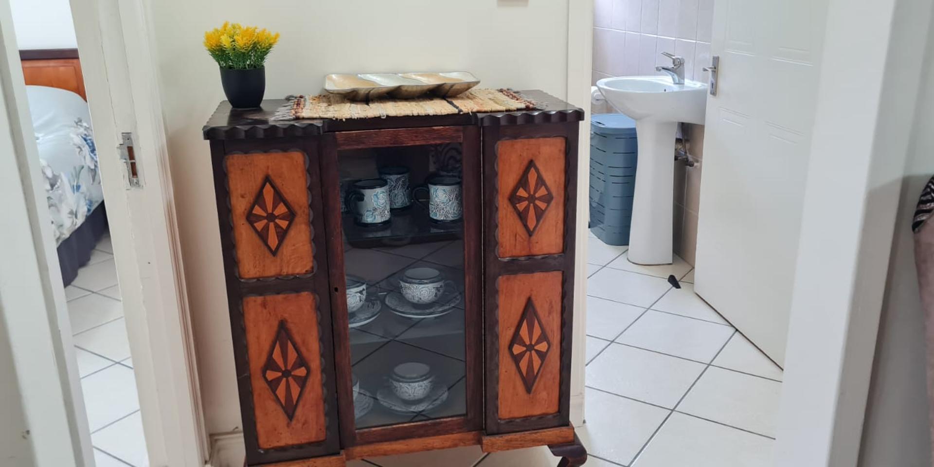 Image 4 of 6