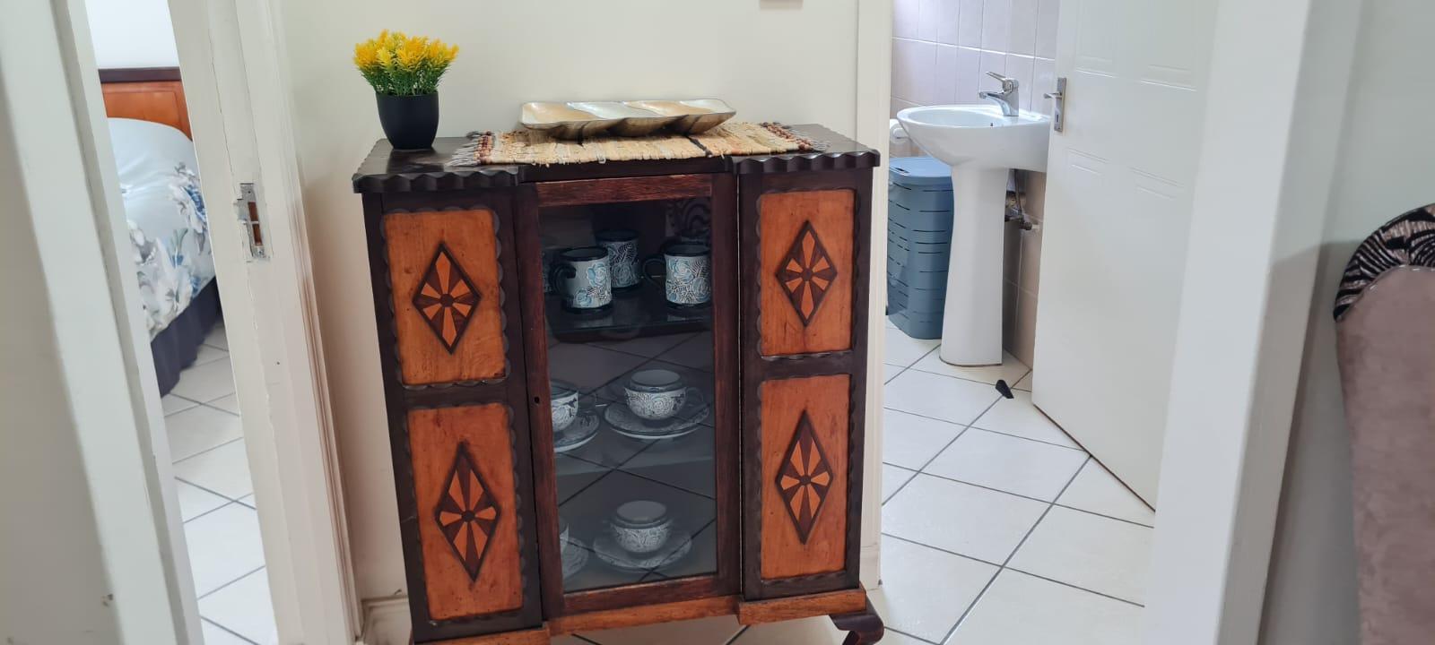 Image 4 of 6