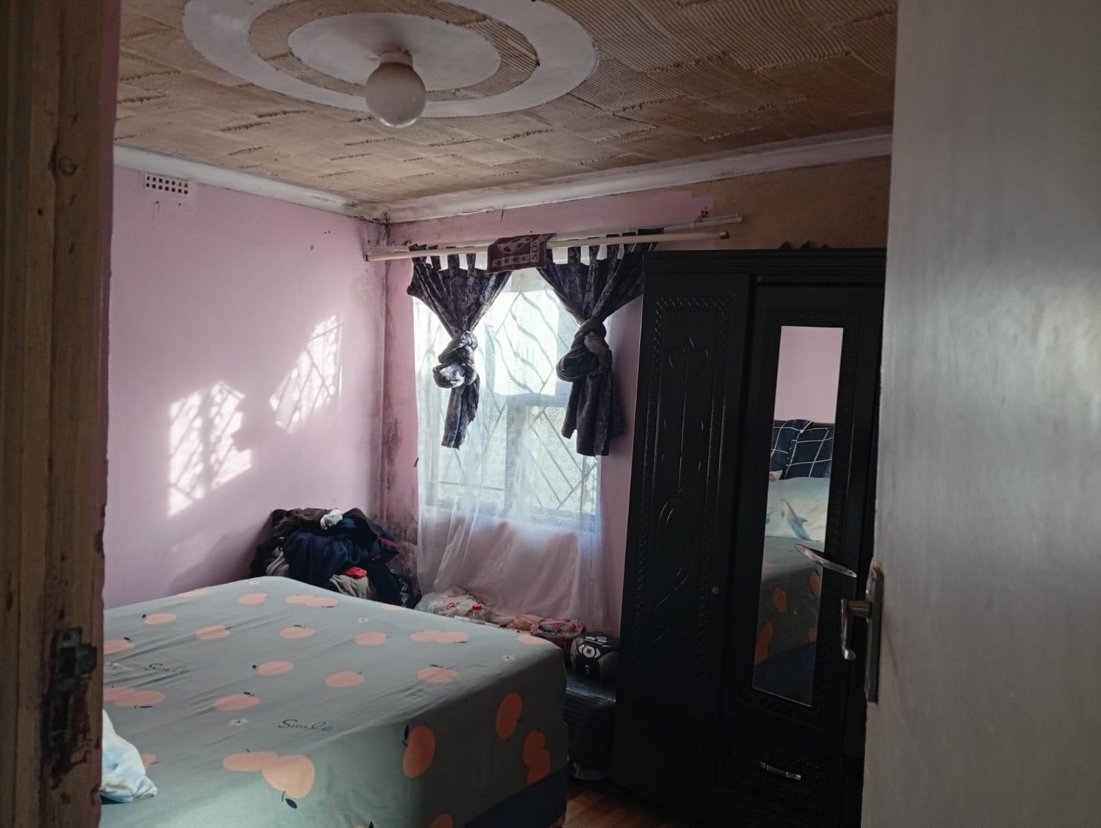 Image 4 of 6