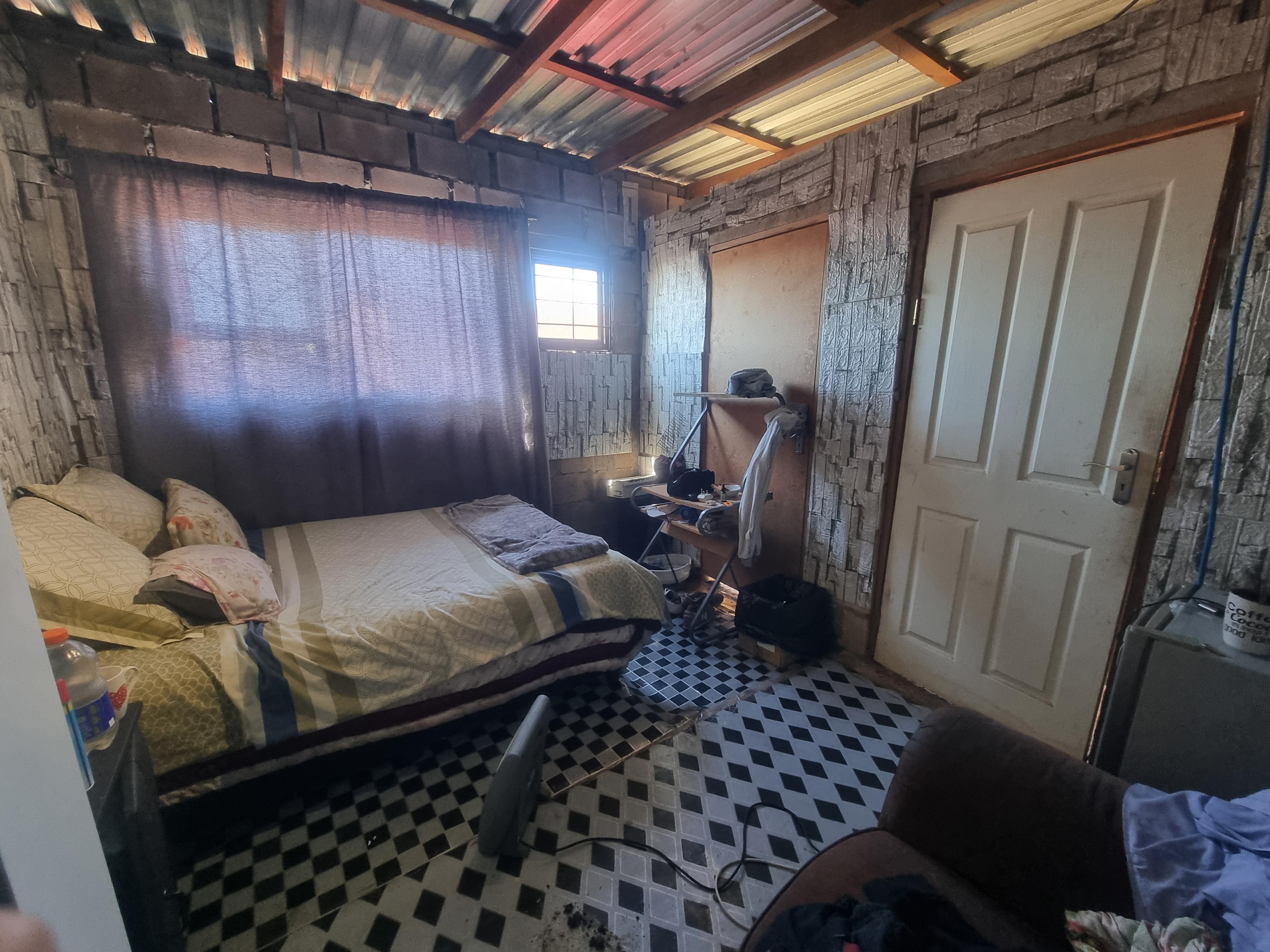 Image 2 of 6