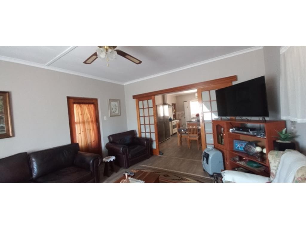 Image 4 of 6