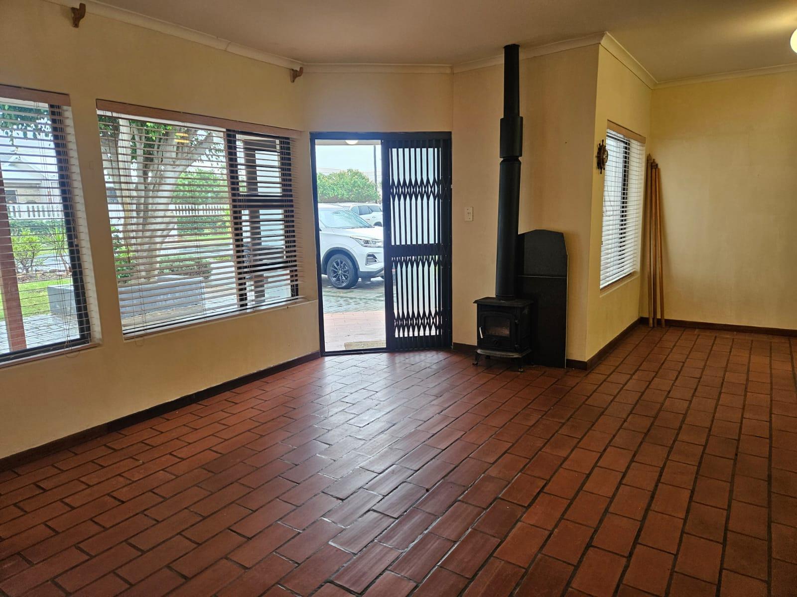 Image 4 of 6