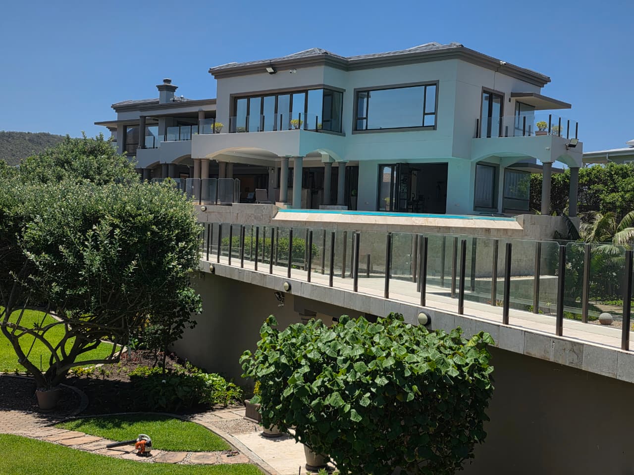 Image 1 of 6