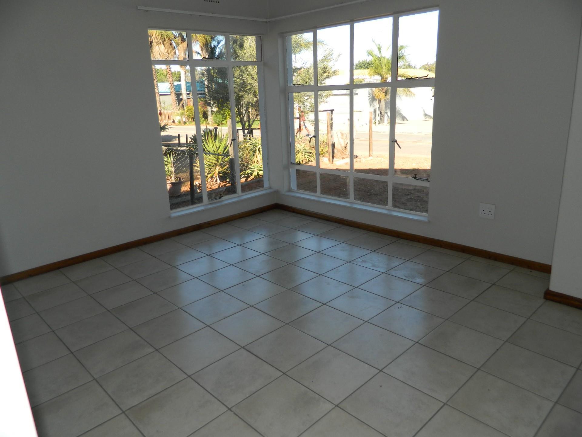 Image 4 of 6