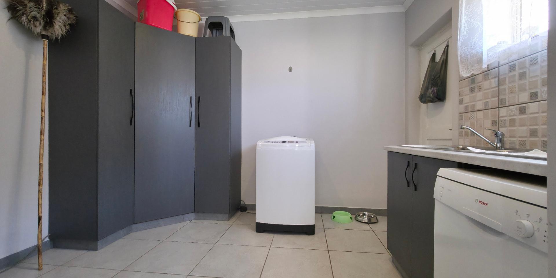 Image 4 of 6