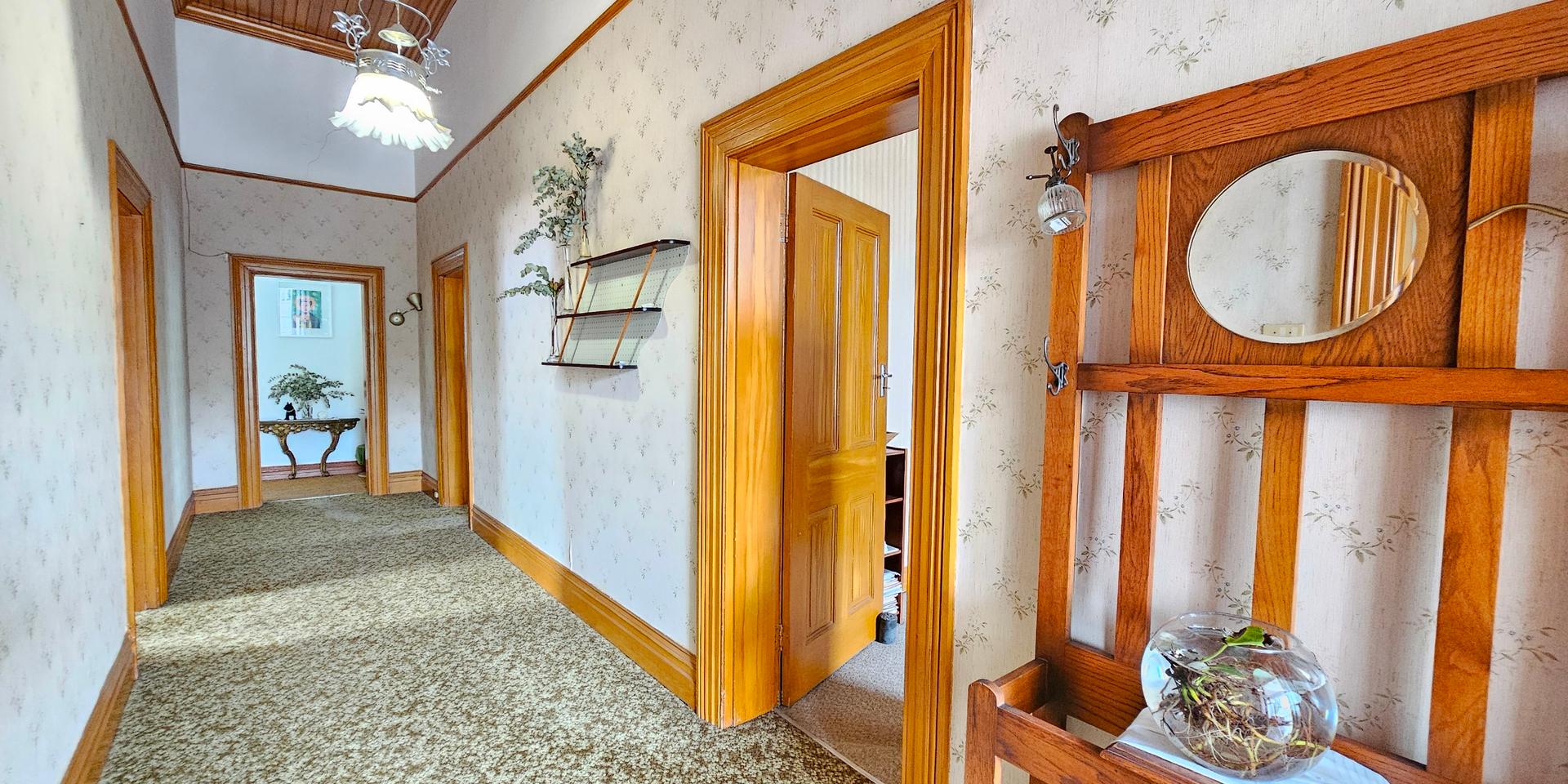 Image 4 of 6