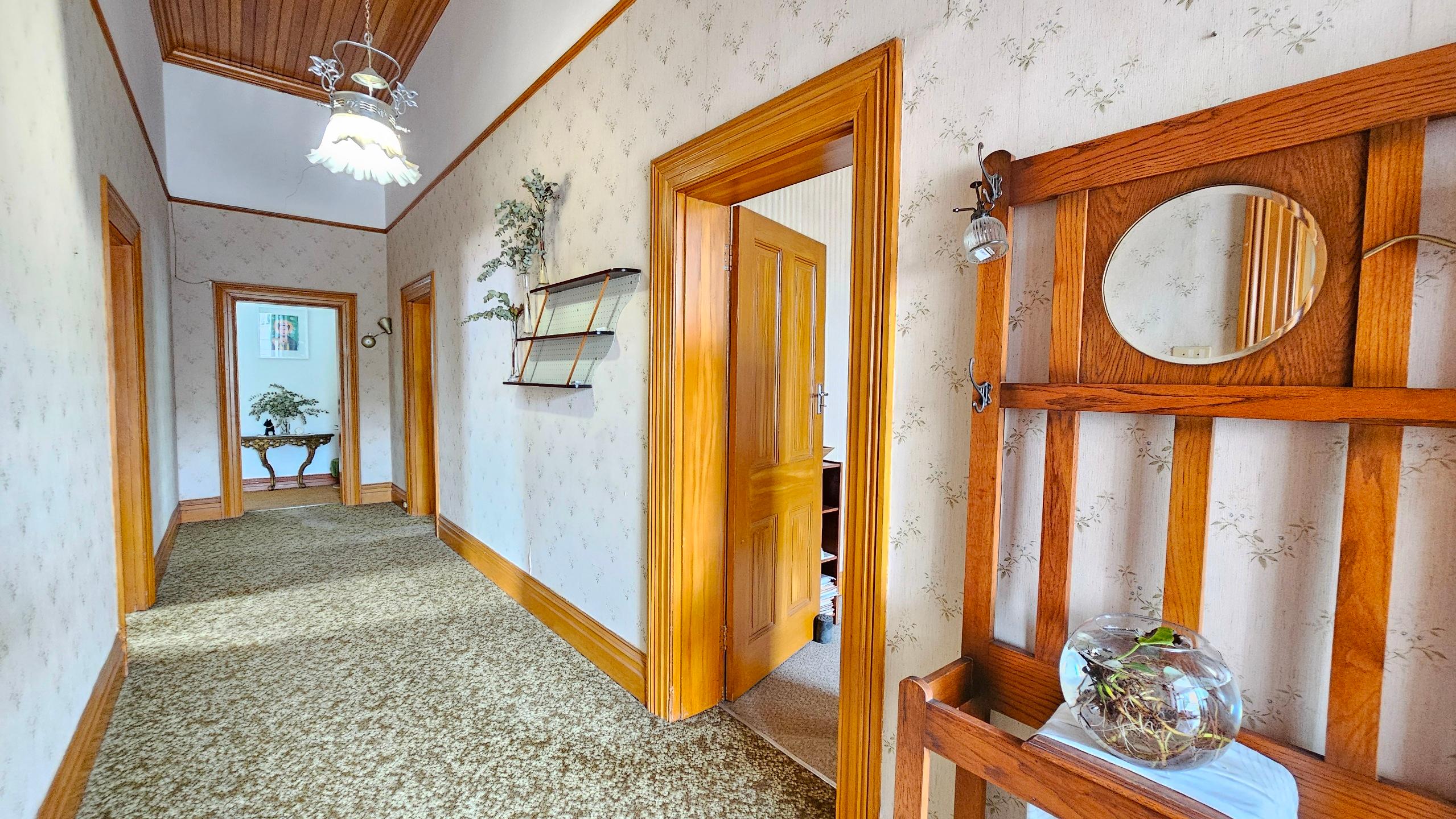 Image 4 of 6