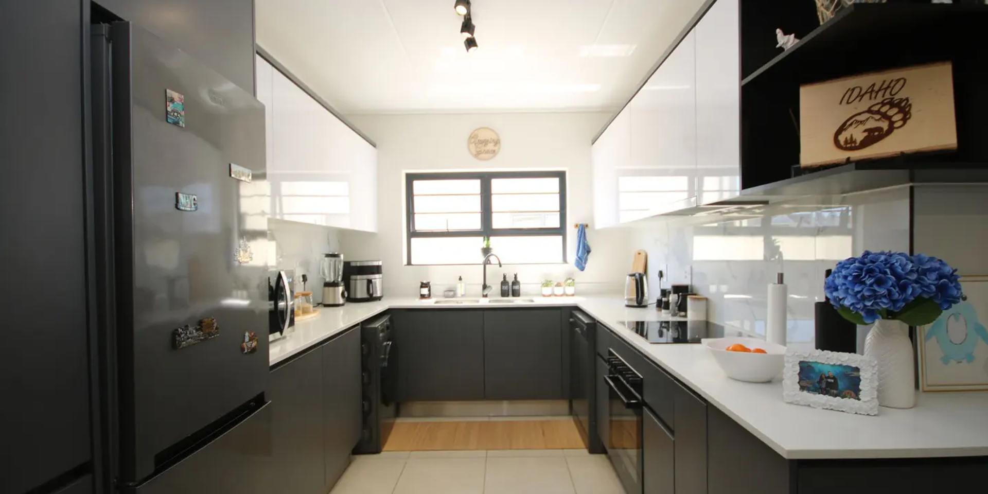 Image 2 of 6