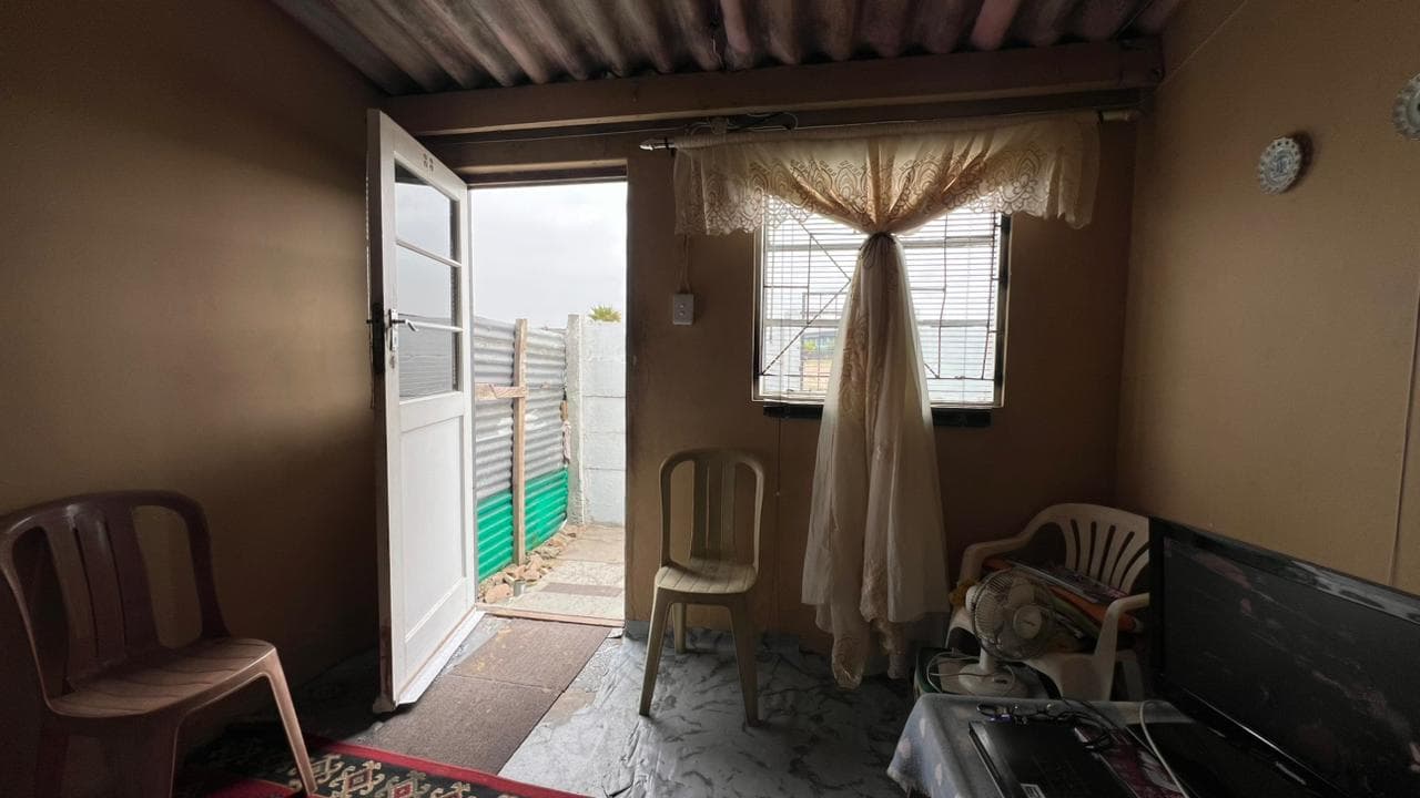 Image 3 of 6