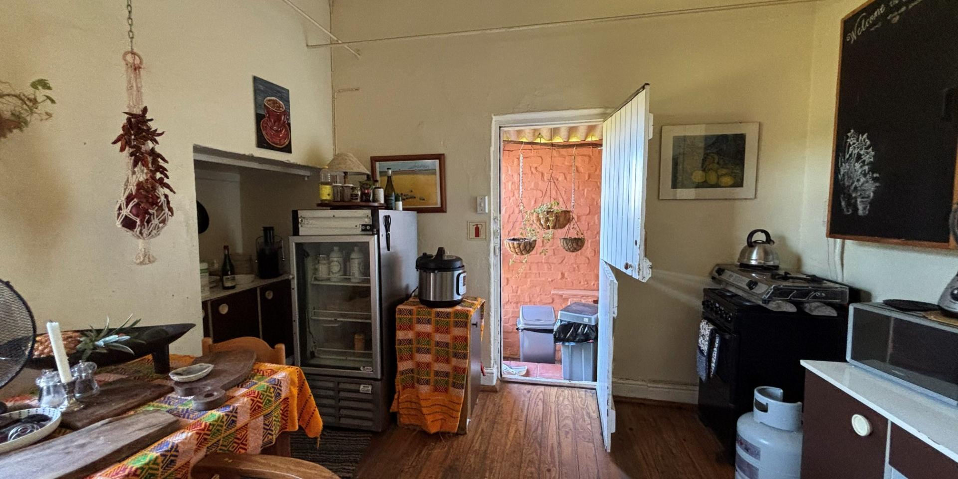Image 4 of 6