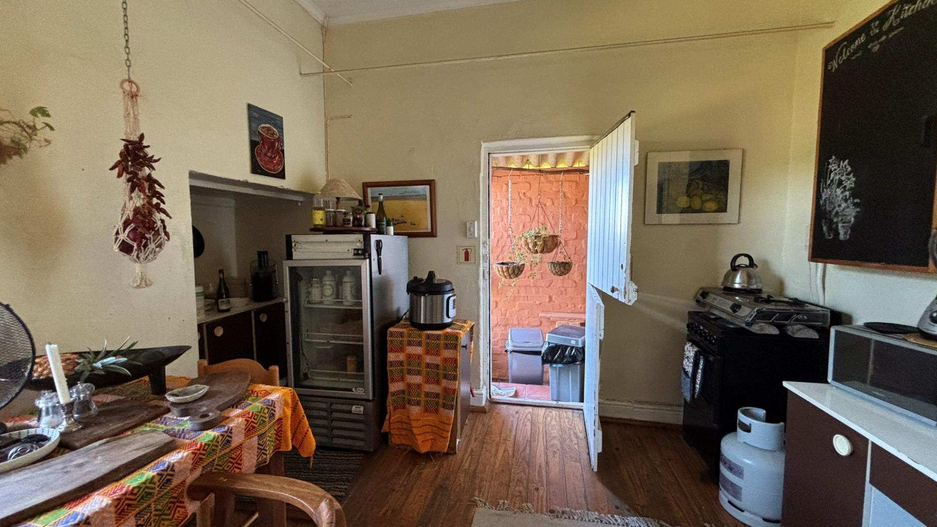 Image 4 of 6
