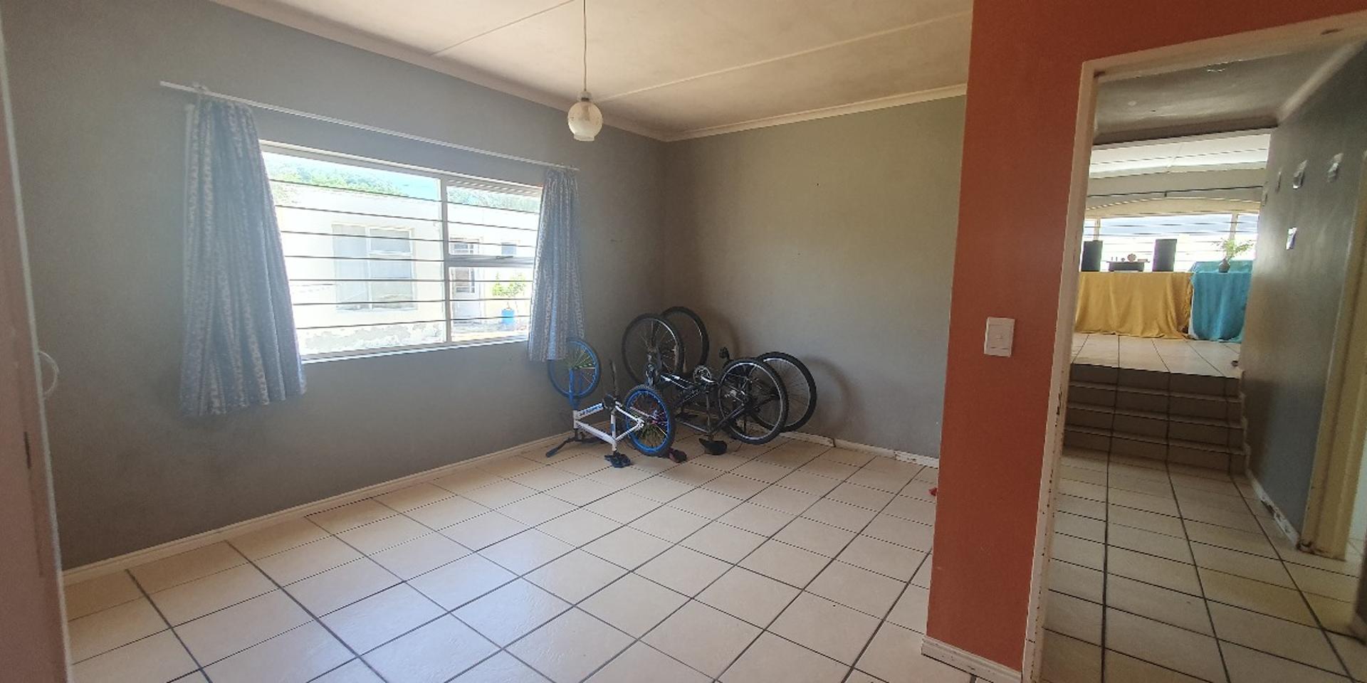 Image 4 of 6