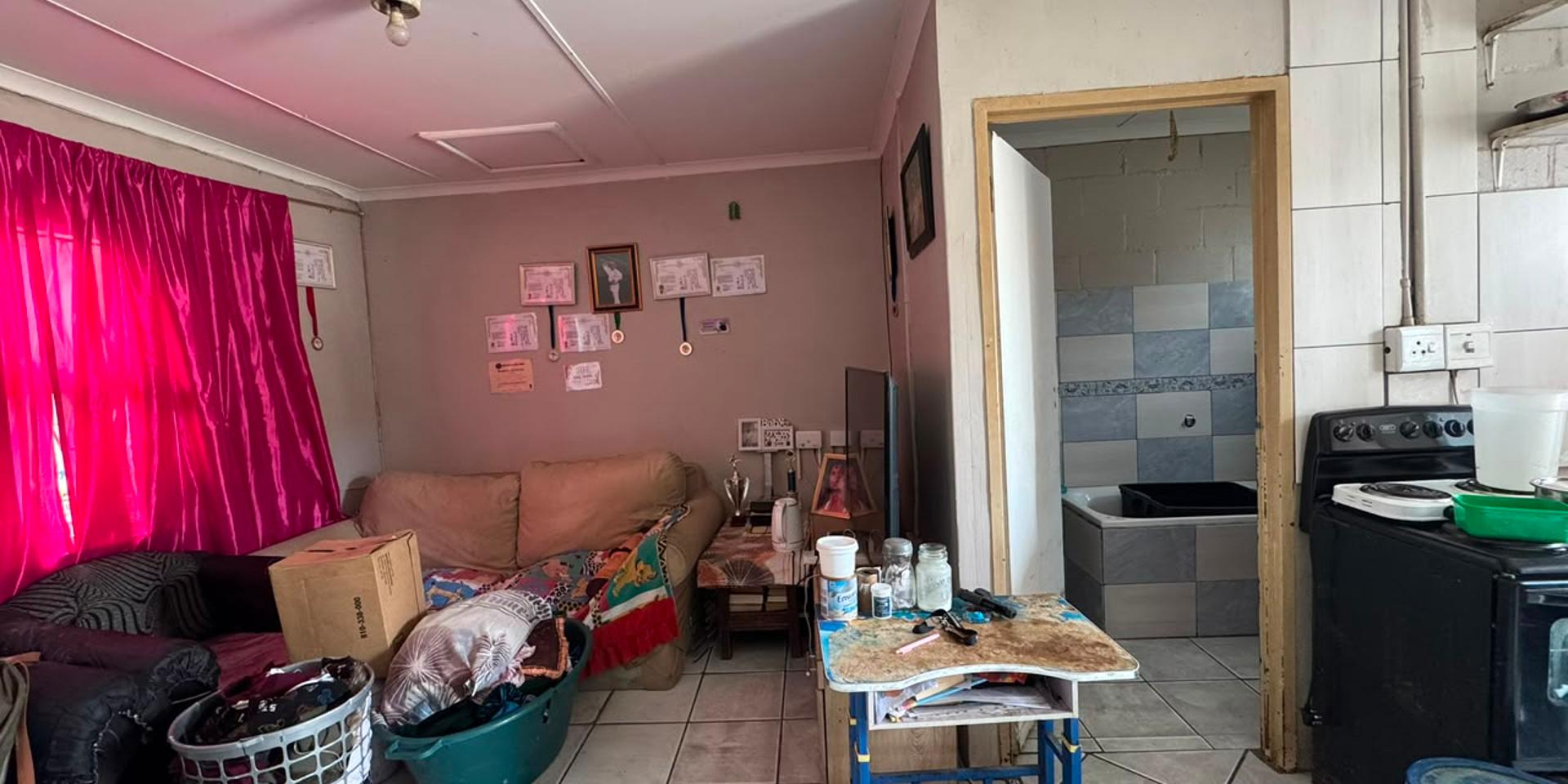 Image 4 of 6